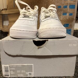 Nike Kids White Low-Top Sneakers